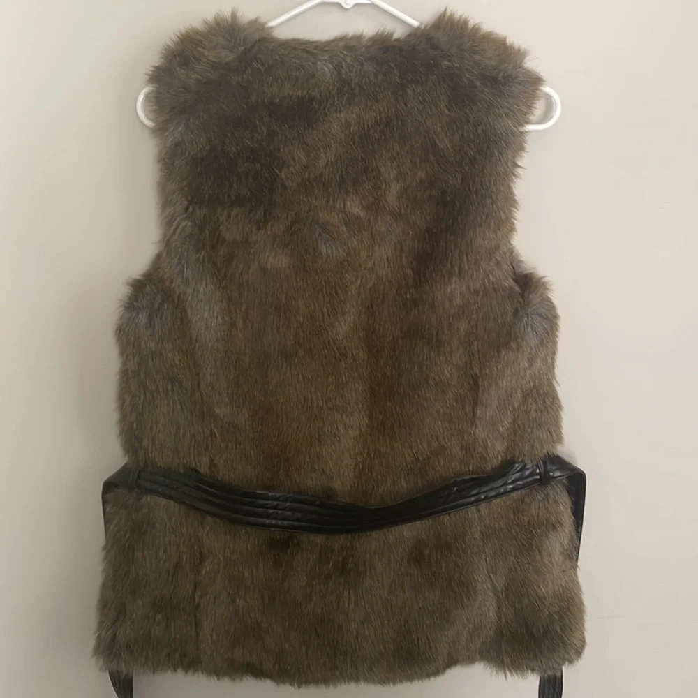 Apt9 Faux Fur Vest with Belt- two fasten hooks- size Small - Picture 2 of 9